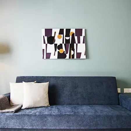 Phaedrus Living - View Luxury Flat Harbour 03