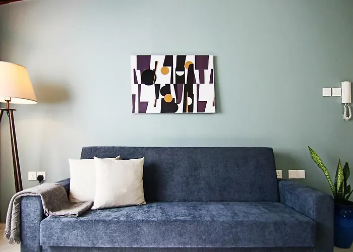 Phaedrus Living View Luxury Flat Harbour 04